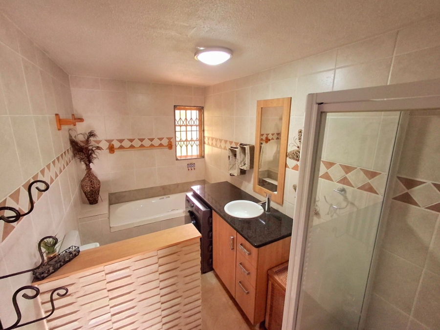 5 Bedroom Property for Sale in River Lodge Estate Free State